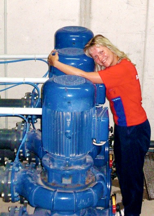 Bernburg Ms. Mueller with pump