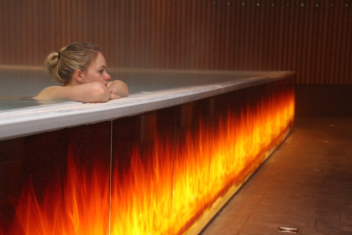 Der Schwimm-Meister der Schwimm-Sauna